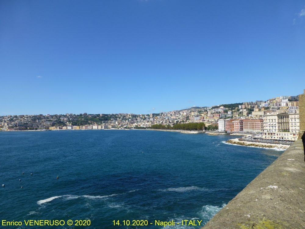 Napoli - Vista dal Castel dell'Ovo - Naples from the Castel dell'Ovo.jpg